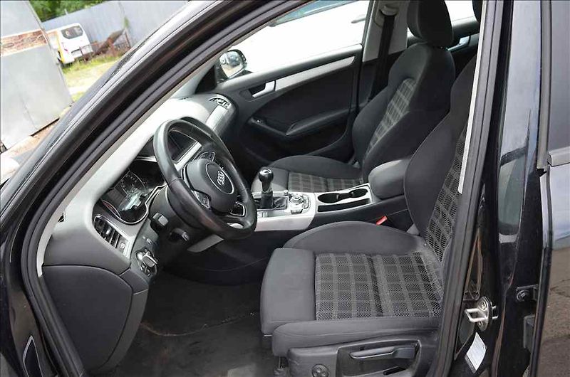 Audi A4 (2012) AVANT 3,0 TDI - fotka 17 z 22