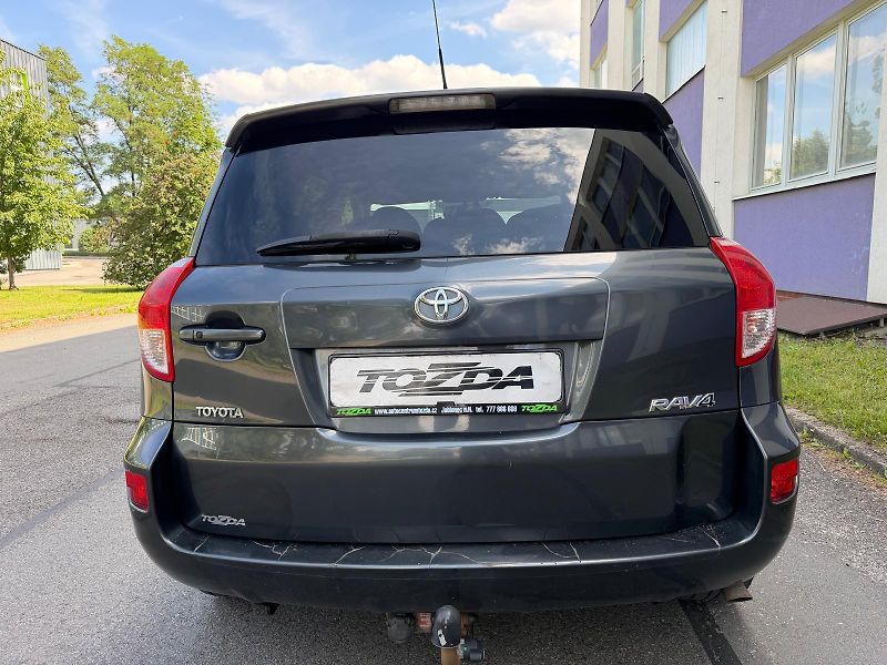 Toyota RAV4 2,2 D4-D 4WD / 130 kW /  - fotka 4 z 27