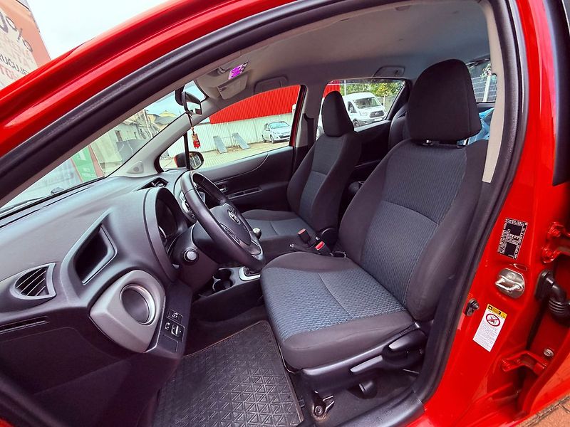 Toyota Yaris 1.33 Dual VVT-i Active, ČR - fotka 13 z 21