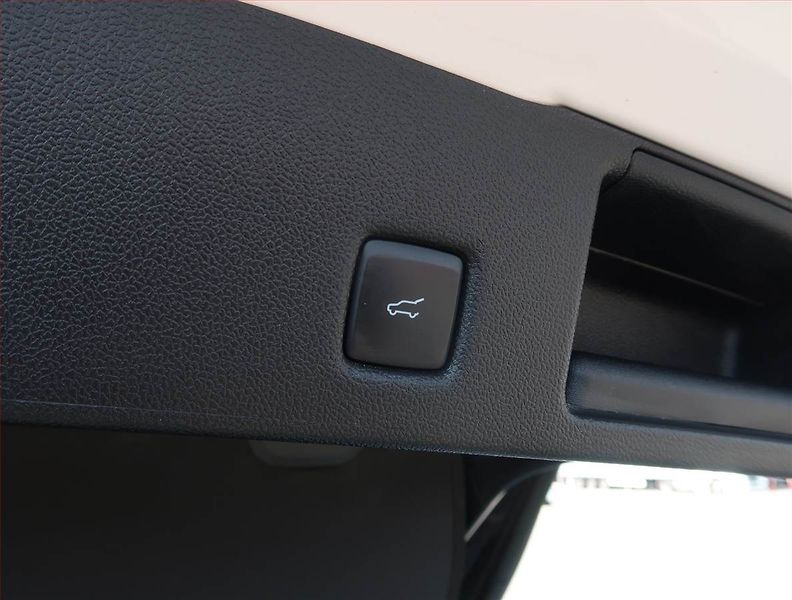 Ford Kuga (2023) Vignale 2.5 Hybrid - fotka 25 z 27