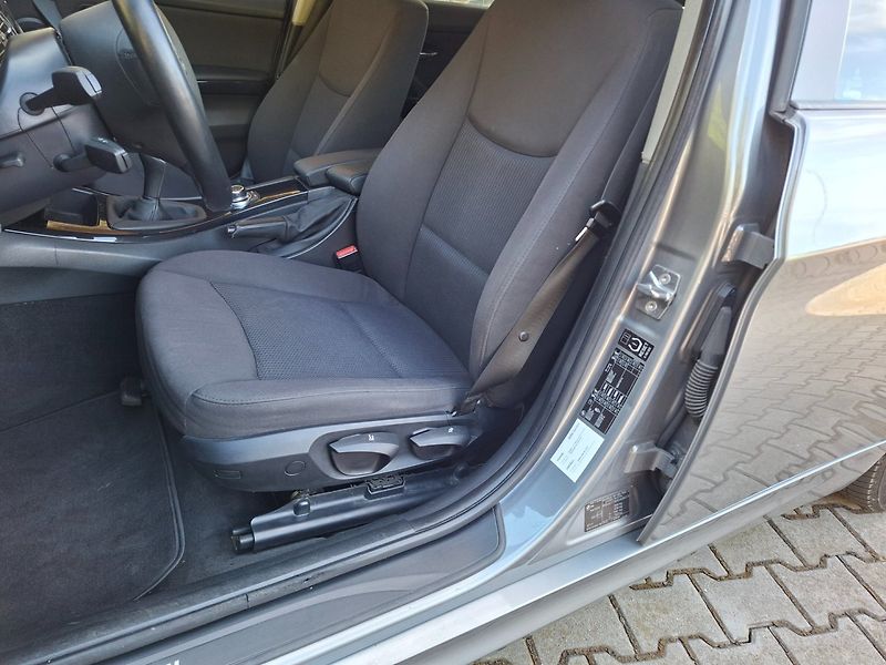 BMW Řada 3 (2010) 320d 105kW 6MAN -NAVI-SENZORY - fotka 19 z 40