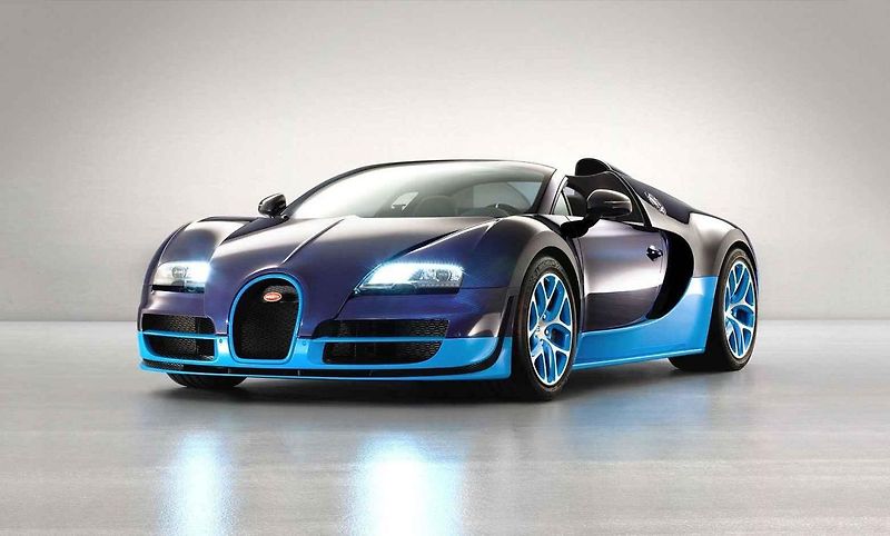 Cristiano Ronaldo a jeho Bugatti Veyron.