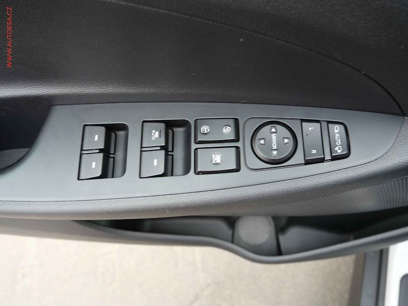 Hyundai Tucson (2017) 1.7 CRDi, ČR, AC, TZ, navi - fotka 12 z 25