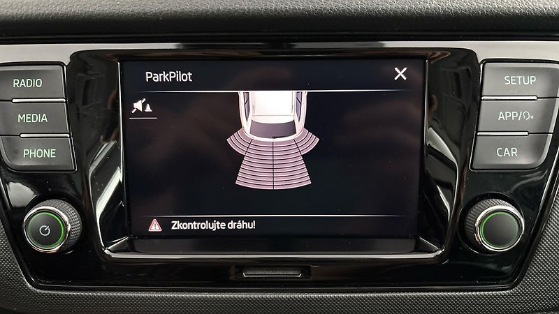 Škoda Fabia 1.0 TSI Black Combi - fotka 12 z 23