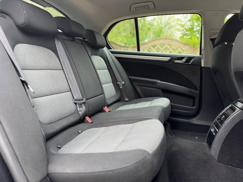 Škoda Superb 2.0TDi ČR čidla aut. klima  - fotka 23 z 31