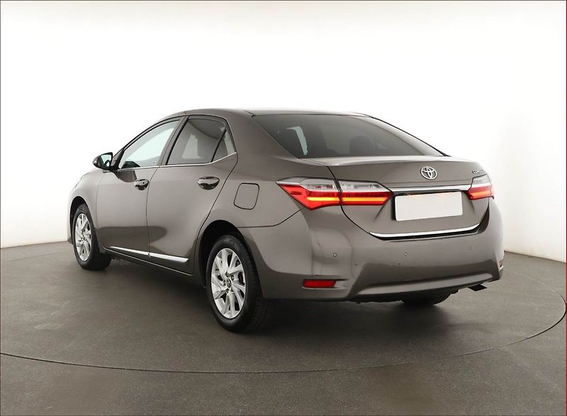 Toyota Corolla (2017) 1.6 Valvematic, Serv.kniha - fotka 4 z 17