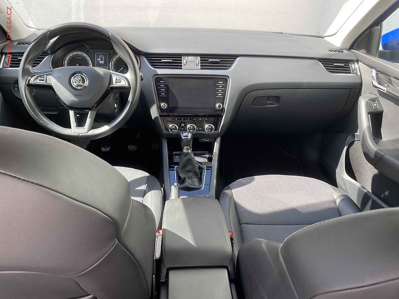 Škoda Octavia (2019) 1.6 TDi, Style, TZ, park - fotka 8 z 18
