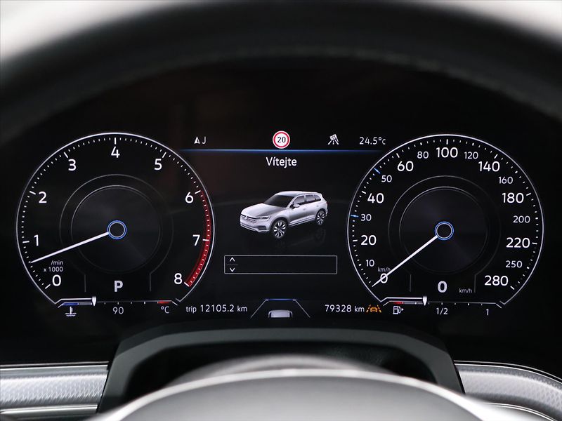 Volkswagen Touareg 3,0 TSI 250 kW 4x4 CZ R-line - fotka 16 z 29