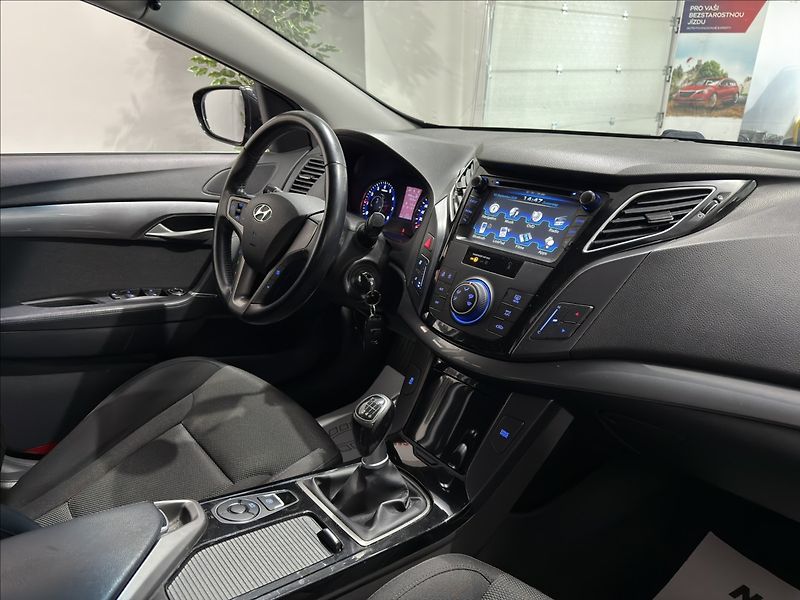 Hyundai i40 1,6   GDi KLIMA NAVI SERVIS ST - fotka 12 z 19