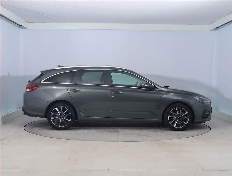 Hyundai i30 (2022) 1.5 T-GDI MHEV - fotka 6 z 20