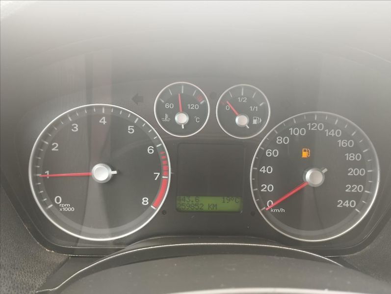 Ford C-MAX 1,6 74 KW - fotka 11 z 15