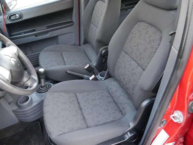 Mitsubishi Colt (2011) 1.3i, ČR, servis.kniha, AC - fotka 9 z 14