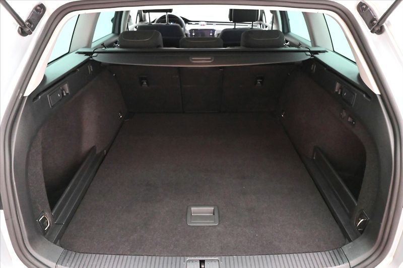 Volkswagen Passat 2,0 TDI 110kW DSG Business Zár - fotka 10 z 31