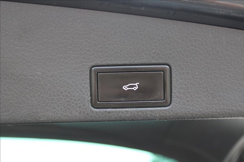 Volkswagen Touareg 3,0 TDi  4 x 4, AUTOMAT, DPH - fotka 18 z 40