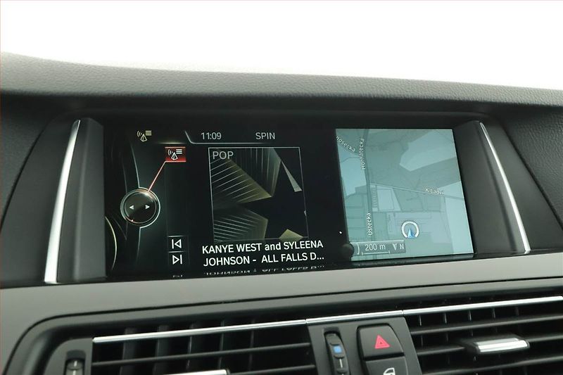 BMW Řada 5 (2014) Modern Line 525d xDrive, 4X4 - fotka 13 z 17