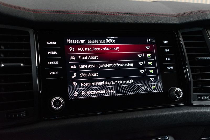 Škoda Kodiaq RS 2.0 TSI 180kW 4x4*DPH*ČR 1M - fotka 39 z 52