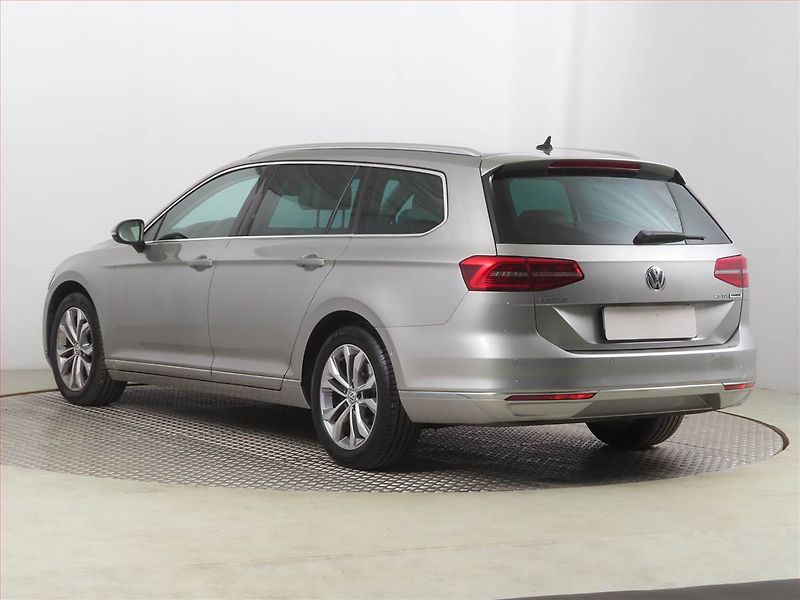 Volkswagen Passat (2016) 2.0 TDI, Automat, Serv.kniha - fotka 4 z 24