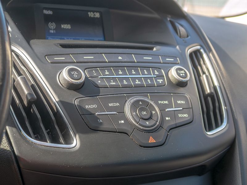 Ford Focus (2015) ČR 1.6D 85KW – PO ROZVODECH - fotka 17 z 43