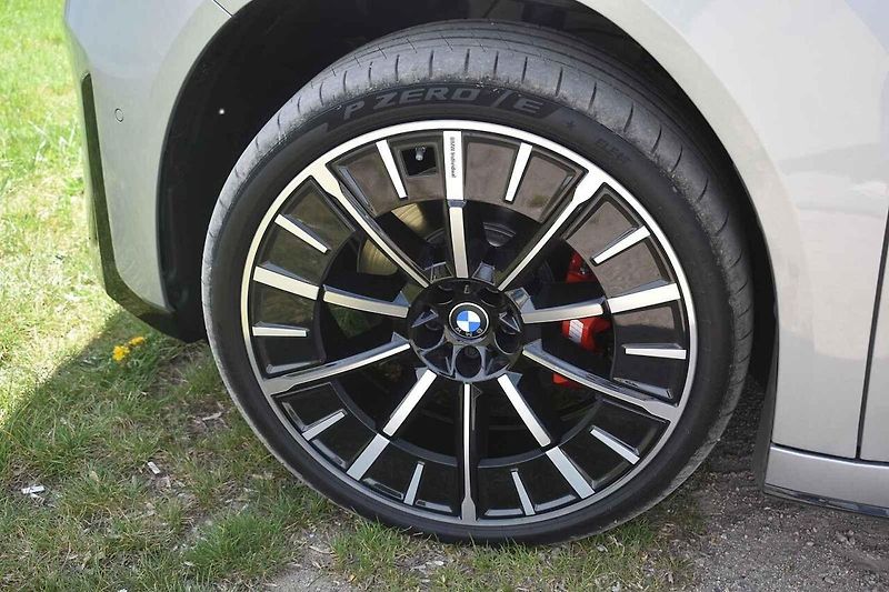BMW iX3 je rozhodně dostatečně velký rodinný elektromobil.