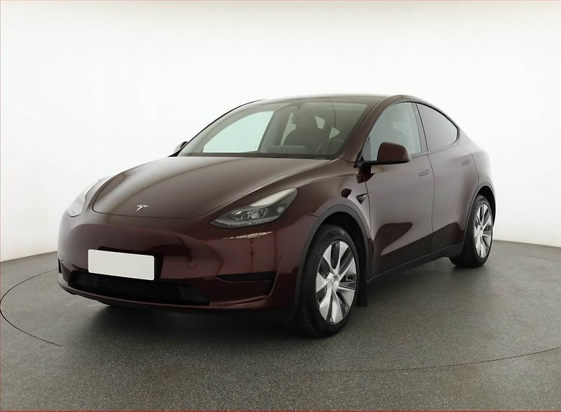 Tesla Model Y (2024) Long Range RWD 79kWh, SoH 92% - fotka 2 z 22