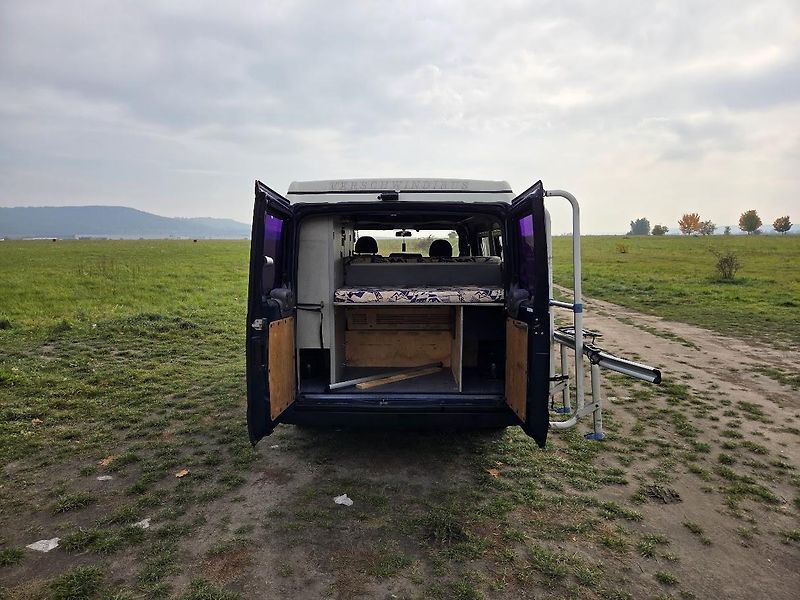 Ford Transit (2003) 2.0 Di-OR.VESTAVBA-4xSPANÍ  - fotka 13 z 35