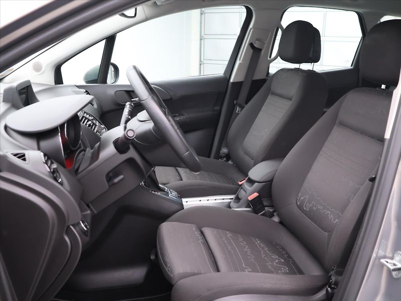 Opel Meriva 1,4 16V 88kW Automat Edice 150 - fotka 11 z 32