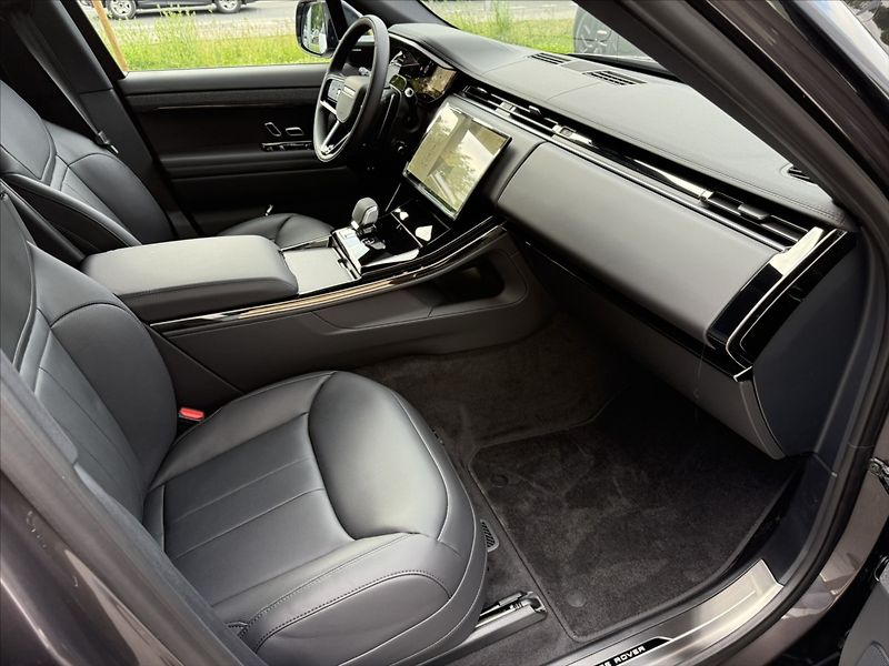 Land Rover Range Rover Sport (2026) 3,0 DYNAMIC SE D250 - fotka 16 z 24
