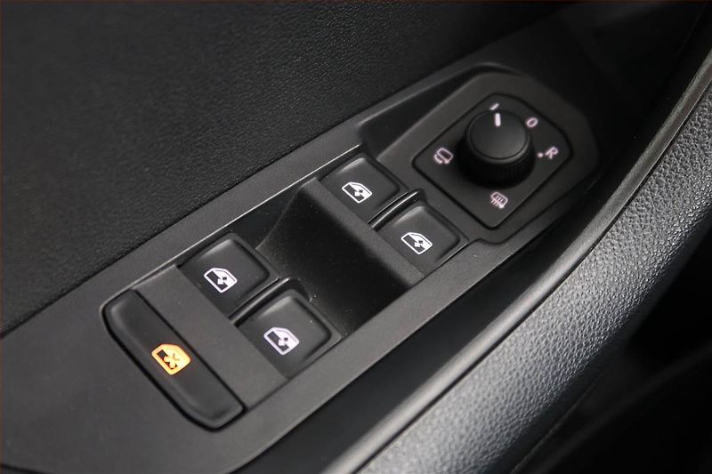 Škoda Karoq (2022) Ambition 2.0 TDI - fotka 15 z 18