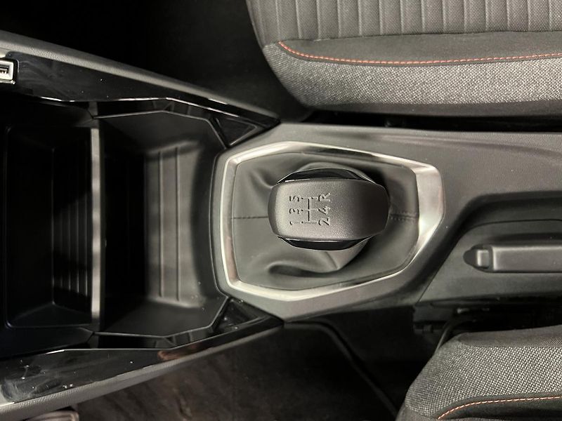 Peugeot 208 1.2l PURETECH 55 kW - fotka 14 z 19