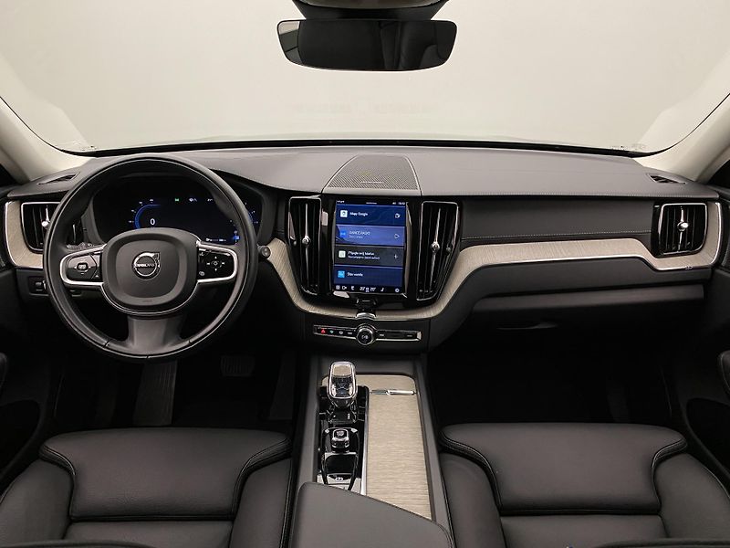 Volvo XC60 B5 AWD INSCRIPTION REZERVACE - fotka 2 z 43