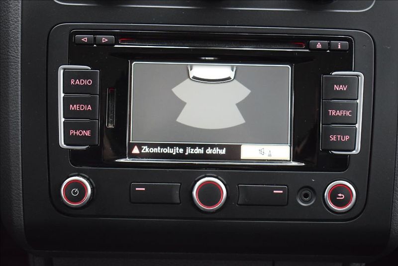 Volkswagen Touran 1,6 TDi, 7-míst,NAVI,1.maj., - fotka 19 z 29