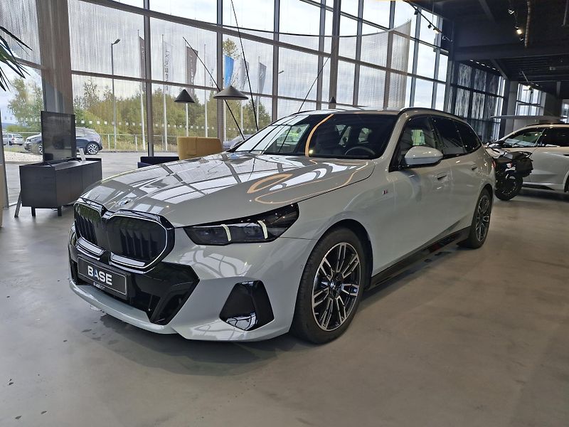BMW Řada 5 520d xDrive Touring M-Sport - fotka 3 z 34