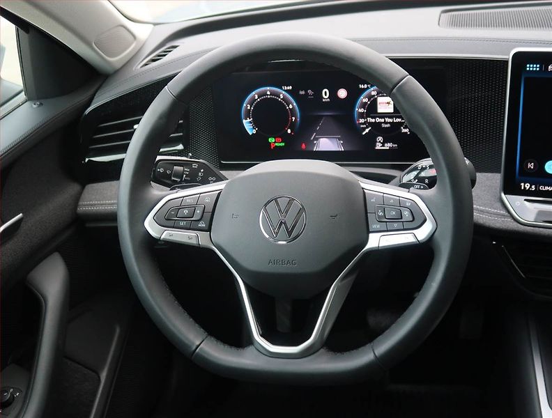 Volkswagen Passat (2025) 1.5 eTSI ACT - fotka 16 z 23