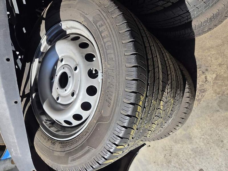 Ford Transit Custom (2020) 2.0 320 L2H1 9 Míst klima ACC - fotka 25 z 26