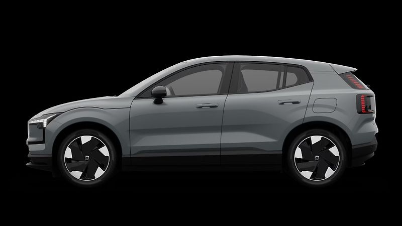 Volvo EX30 (2026) PLUS, P8 AWD electric, 315 kW - fotka 2 z 8
