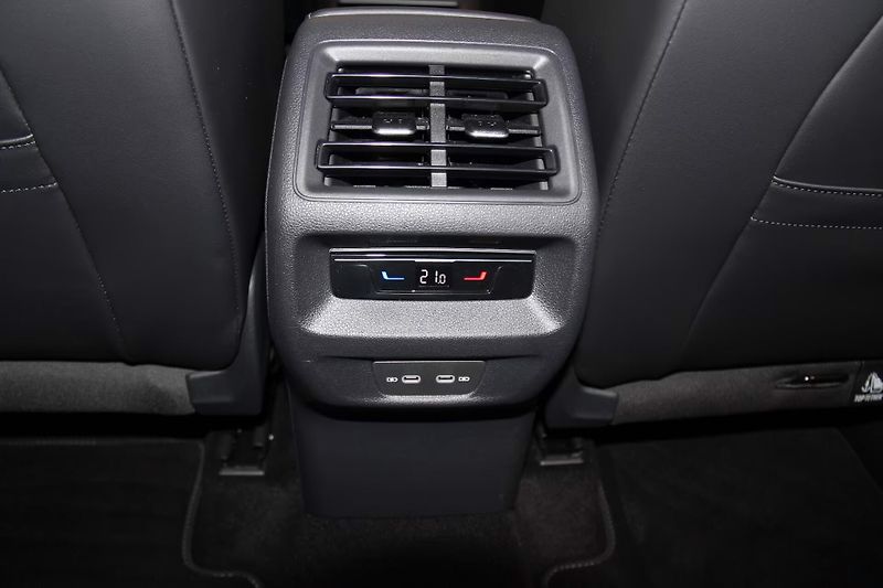 Volkswagen Tayron TDI 4M R-Line HuD IQ 360 DCC T - fotka 19 z 22