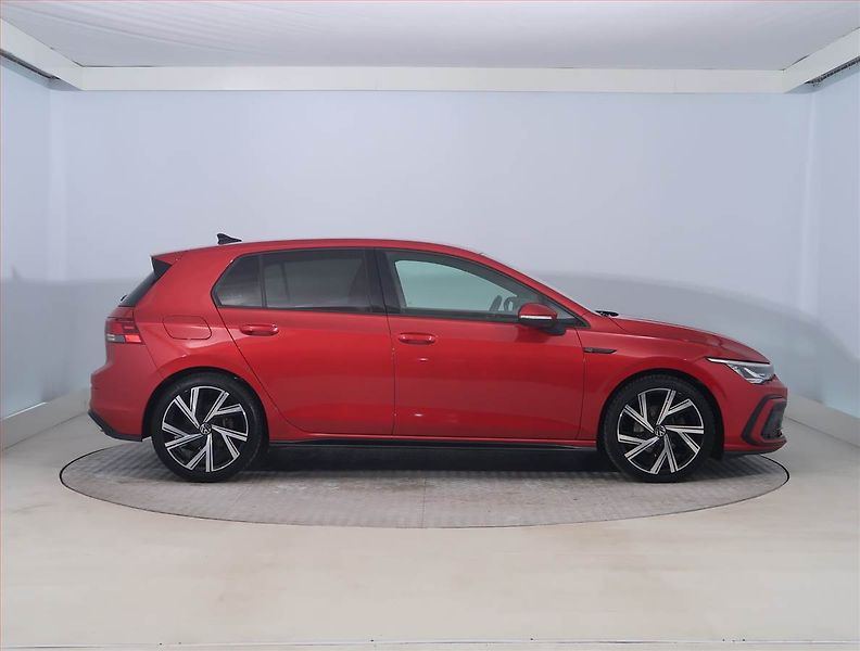 Volkswagen Golf (2020) R-Line 1.5 eTSI - fotka 6 z 21