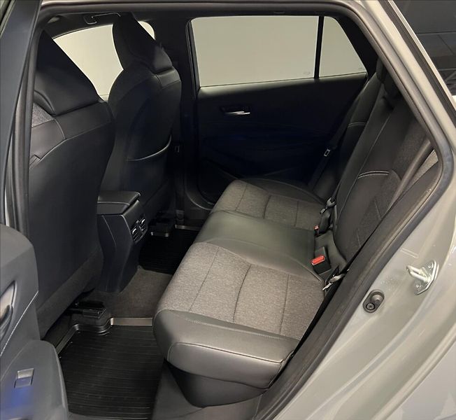 Toyota Corolla 1,8 TS COMFORT STYLE TECH - fotka 10 z 16