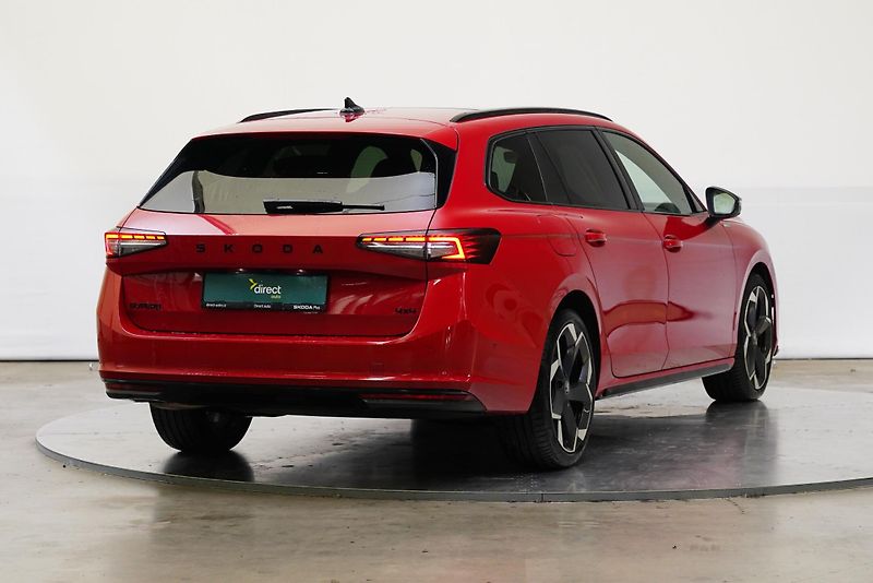 Škoda Superb - fotka 2 z 25