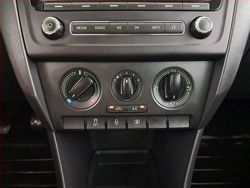 Škoda Rapid (2014) 1.2 TSI, Tempomat - fotka 13 z 17
