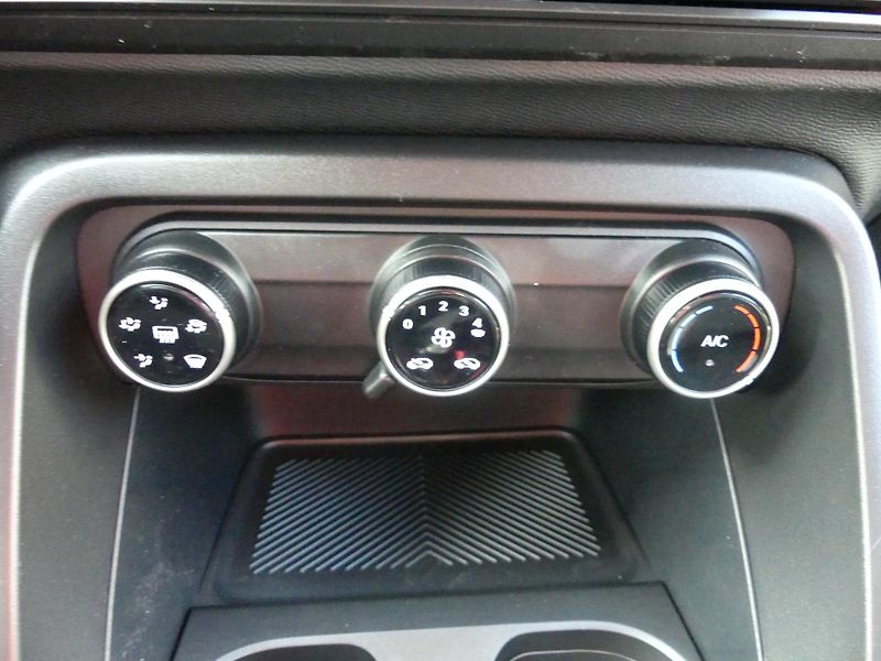 Citroën C3 (2025) PLUS Turbo 100k Manual - fotka 16 z 19