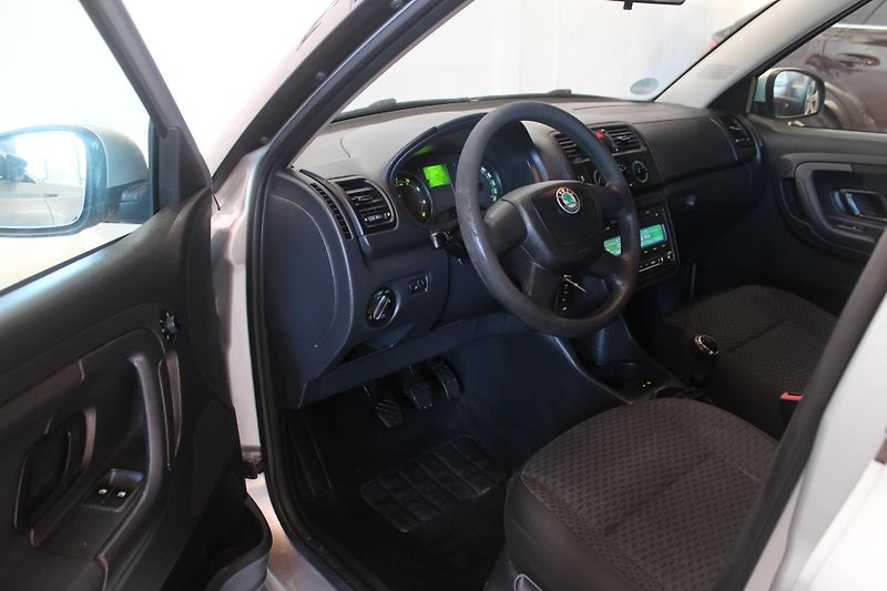 Škoda Fabia (2011) 1.2TSI 63kW Klima  - fotka 14 z 27