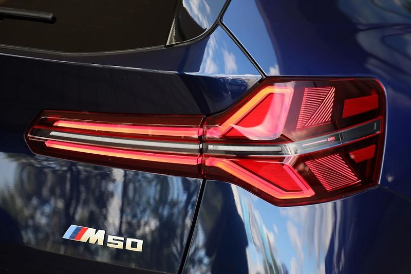 BMW X3 M50 xDrive - fotka 18 z 18