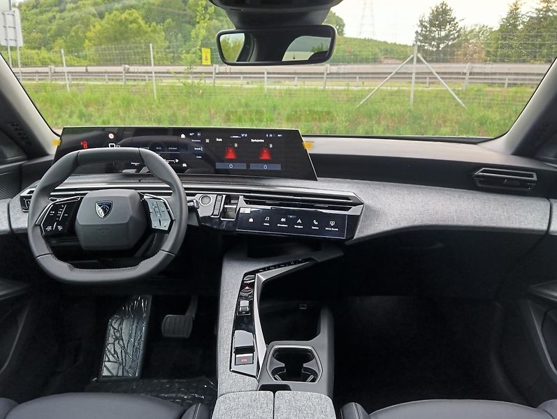 Peugeot 5008 (2026) ALLURE Hybrid 145 e-DCS6 - fotka 14 z 21