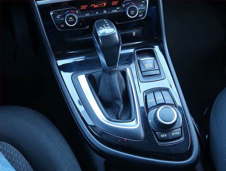 BMW Řada 2 (2015) 218i Active Tourer, Automat - fotka 13 z 17