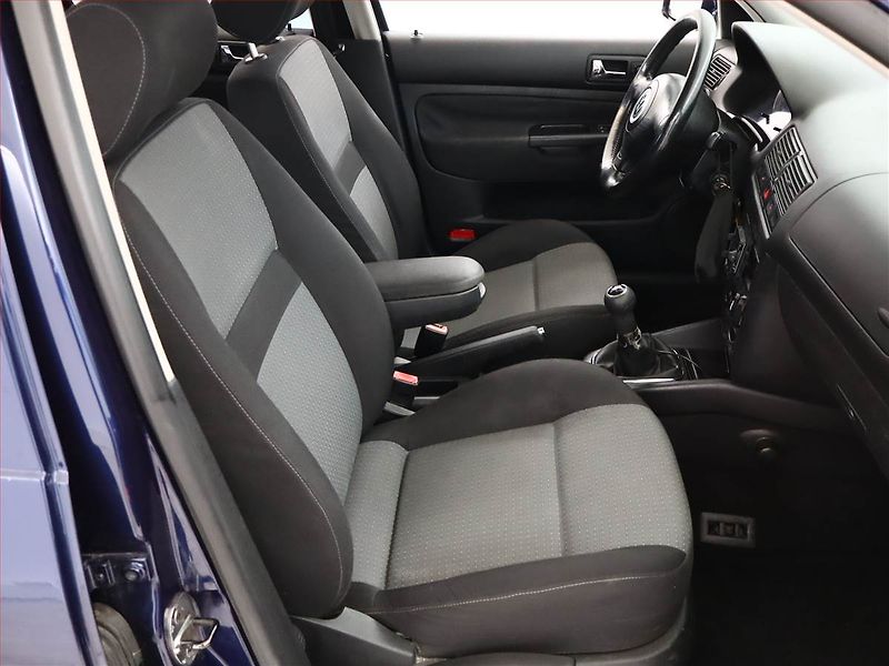 Volkswagen Golf (2004) 1.4 16V, nová STK, Klima - fotka 7 z 11