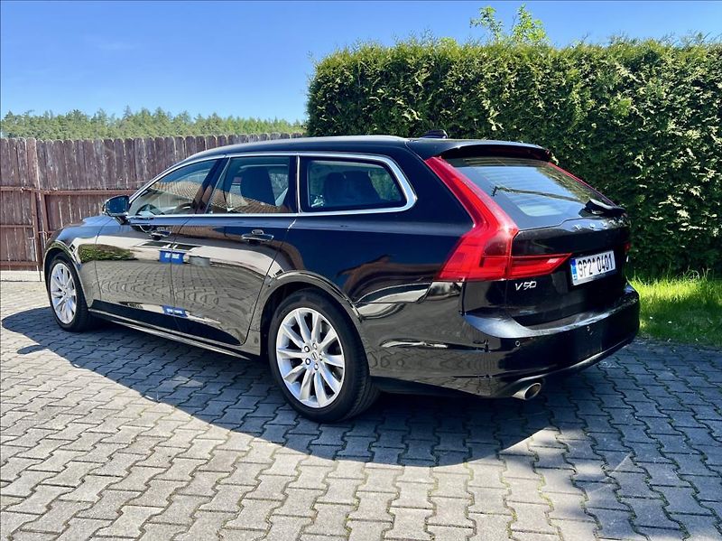 Volvo V90 2,0 T4 Drive-E R-Design Auto - fotka 4 z 48