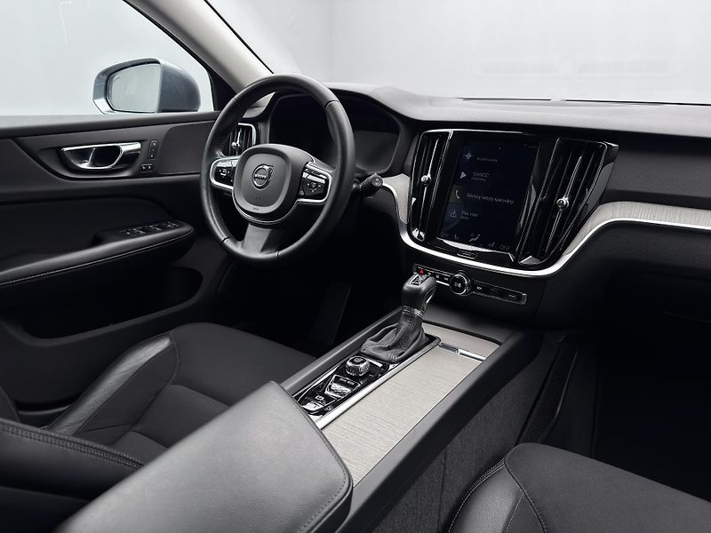 Volvo V60 CC D4 AWD MOMNETUM CZ 1.maj - fotka 27 z 44