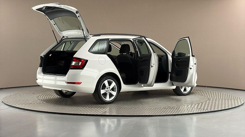 Škoda Fabia 1.0 TSI Ambition Combi - fotka 6 z 23