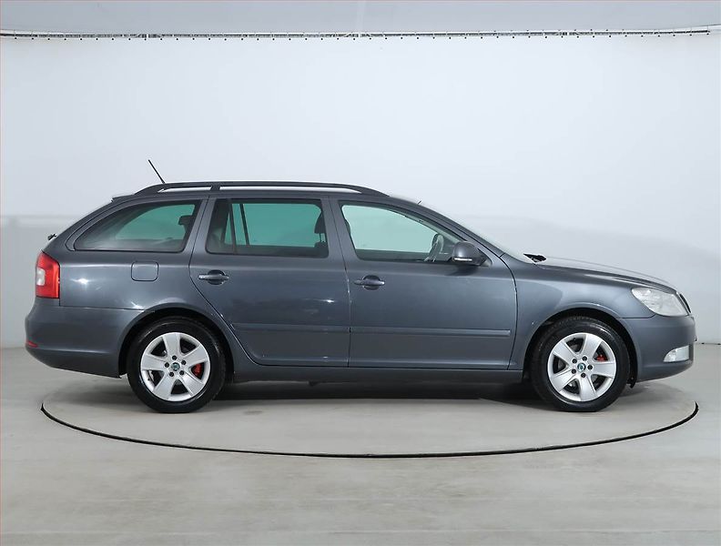 Škoda Octavia (2011) 1.6 TDI, Tempomat - fotka 6 z 19